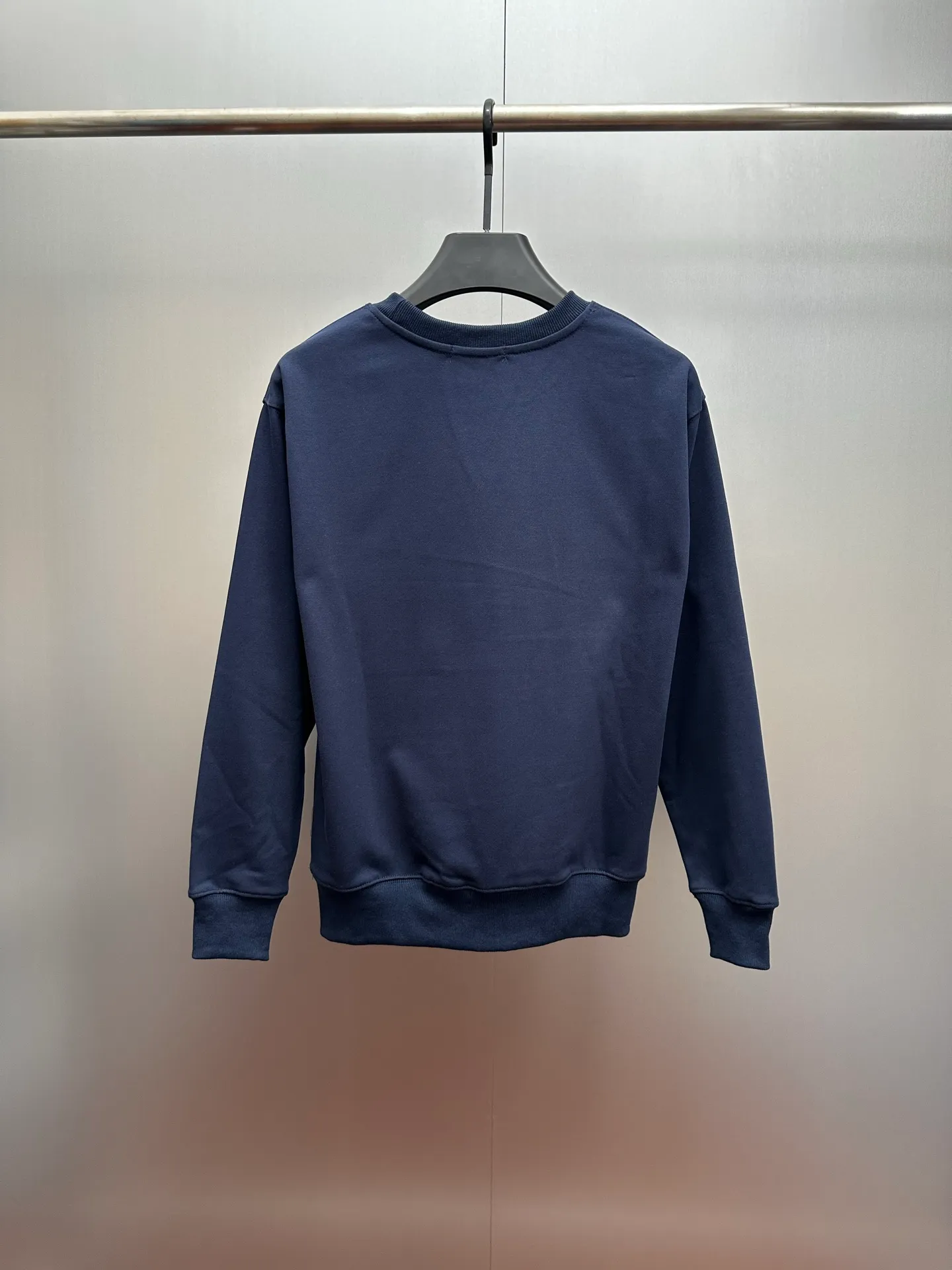 P250 RalphLauren/Ralph Lauren 2025 new autumn and winter bear letter printed terry sweatshirt Ralph Lauren's age-reducing item, the coat fabric is made of 60% cotton➕40% polyester, which not only retains the softness, comfort and breathability of cotton, but also adds the wear resistance and wrinkle resistance of polyester fiber, making the clothes more durable and easy to care for. Even in slightly cooler weather, you won't feel stuffy when wearing it. This kind of fabric has a natural crisp feel and is not easy to pill or deform. The bear on the chest is printed with English letters. It is full of color, full of three-dimensionality, and lifelike, adding a bit of liveliness and interest to the whole sweatshirt. There is no pressure to dress, regardless of age or gender. Complete accessories!  Color: Navy size: S M L XL